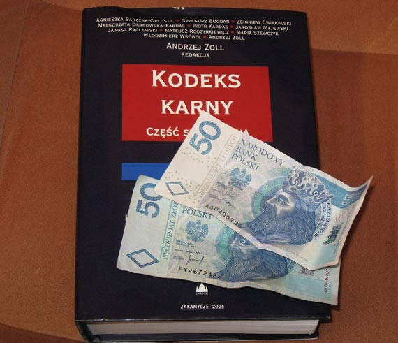 Pijany kierowca chcia przekupi policjantw