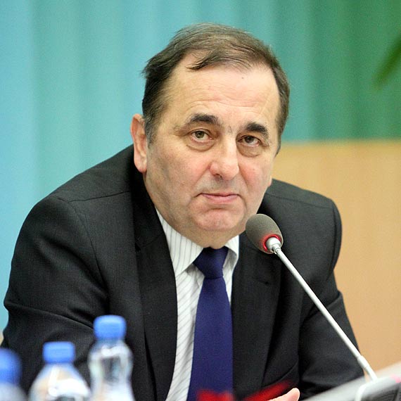 Czytelnik: Pan Prezydent zrobi mieszkacw w konia?