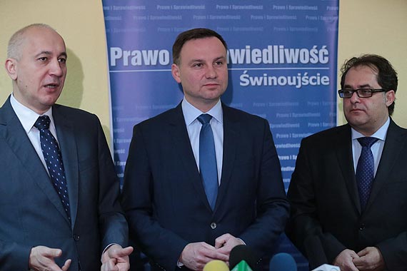 Andrzej Duda: Jak patrzy si na budow gazoportu wida, e wszystko jest jeszcze rozgrzebane. Zobacz film!