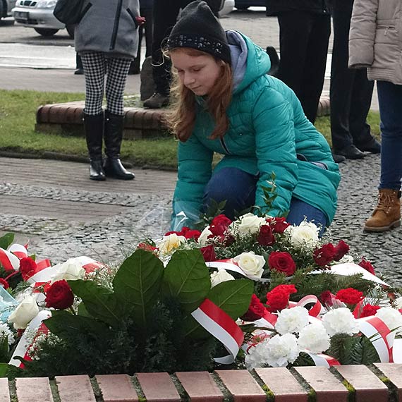 22. rocznica zatonięcia Heweliusza. Złożono kwiaty pod pomnikiem