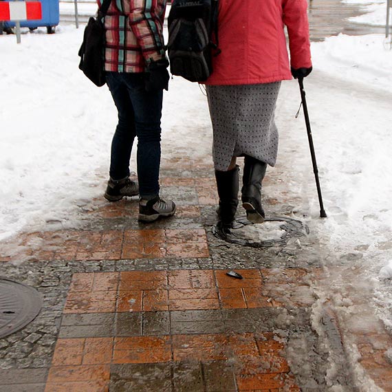 Czytelnik: Uwaga na dziuraw studzienk! 