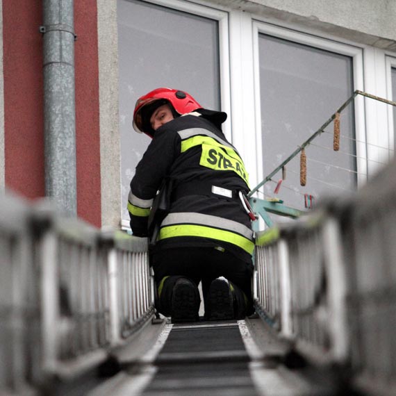 3-letnie dziecko zatrzasno si w mieszkaniu. Wszystkie suby zostay postawione na nogi