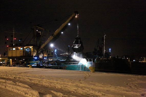 Likwidują przegłębienia przy portowych nabrzeżach