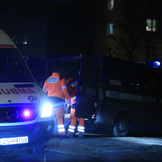Awantura w bloku. Do jednego z mieszka wtargn mczyzna, skoczyo si na szarpaninie