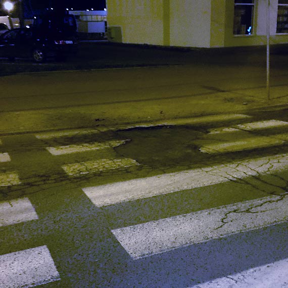 Czytelnik: Ogromna dziura w jezdni na Warszowie