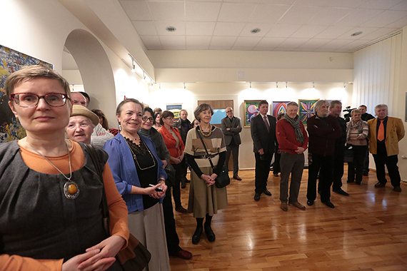 Płótna Włodzimierza Mierzyńskiego w galerii Biblioteki Miejskiej