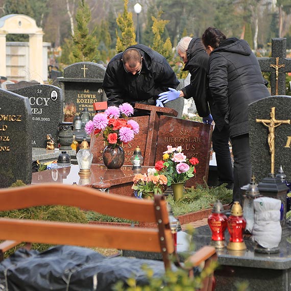Czytelniczka: Kto skupuje rzeczy skradzione z cmentarza. Zobacz film!