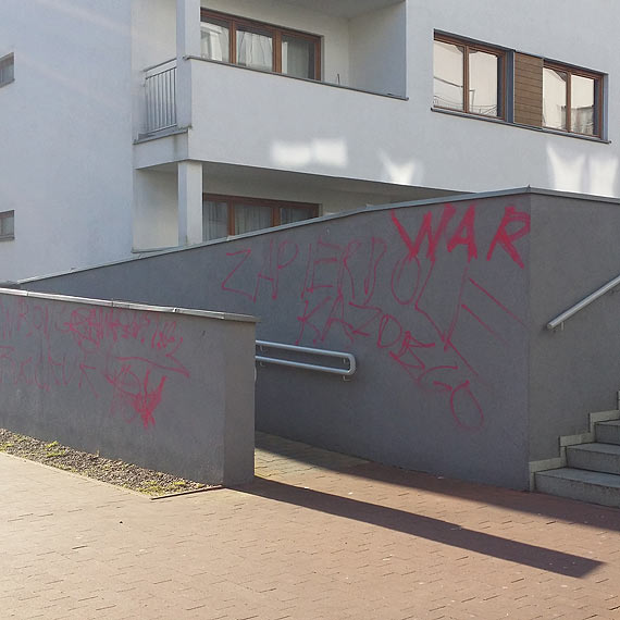 Czytelnik: Wandale nie daj o sobie zapomnie