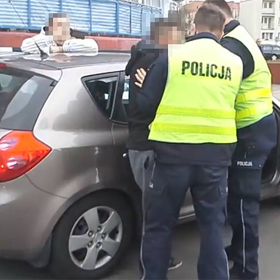 Szarpa si ze winoujskimi policjantami! Film trafi do internetu. Zobacz go!