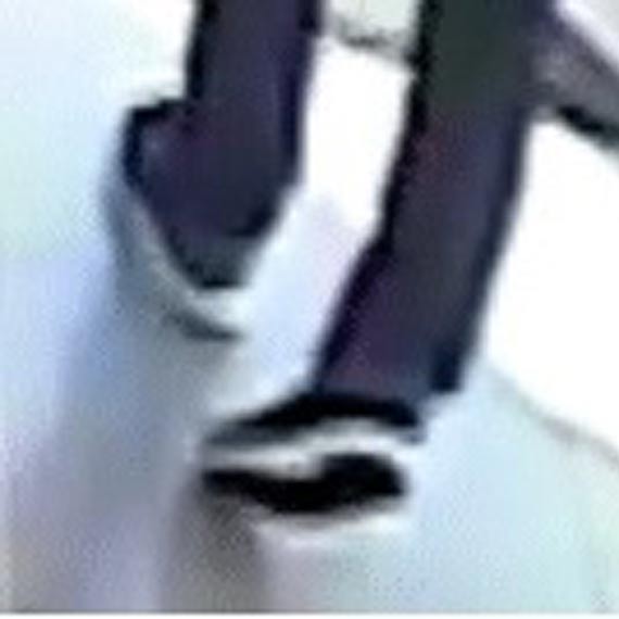 Rozpoznajesz go? Policjanci proszą o pomoc w ustaleniu sprawcy napadu
