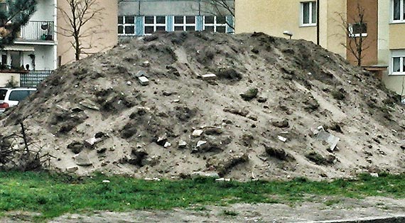 Czytelnik: Kopiec kreta czy zmiana topograficzna?