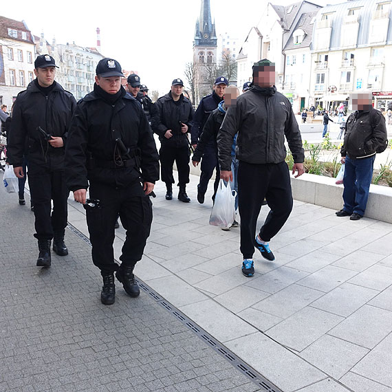 Akcja policji w centrum miasta. Grupa kibicw Widzewa d zatrzymana