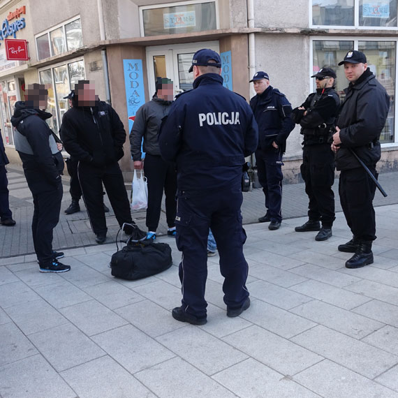 Akcja policji w centrum miasta. Grupa kibicw Widzewa d zatrzymana
