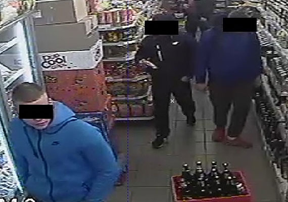 Po kradzieży w Żabce policja sprawdzała monitoring. Sprawcy są ustaleni