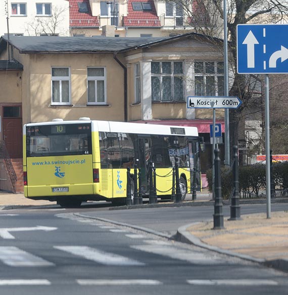 Czytelnik: Skd wzi si ten tek? Dlaczego wszystkie autobusy nie mog by w jednym kolorze?