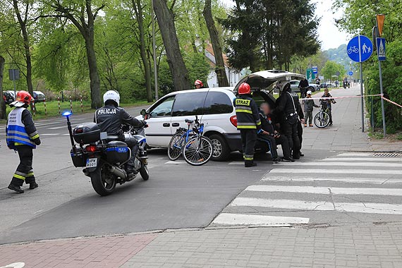 Grone potrcenie rowerzysty na ulicy Mazowieckiej. Mczyzna zosta zabrany do szpitala