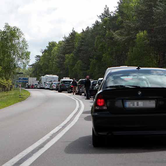 Uwaga Kierowco! Czekajc na przeprawie Karsibr uzbrj si w cierpliwo i mocny pcherz!