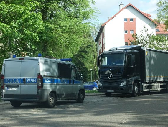 ci latarnie i uciek. Trafi w rce policji dziki reakcji mieszkaca 