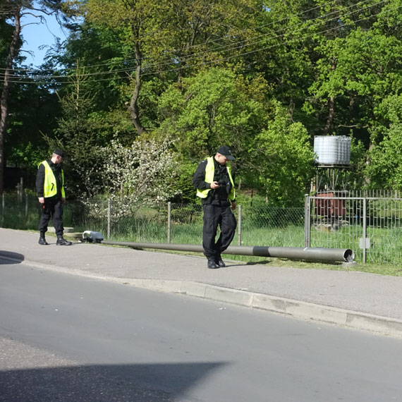 ci latarnie i uciek. Trafi w rce policji dziki reakcji mieszkaca 