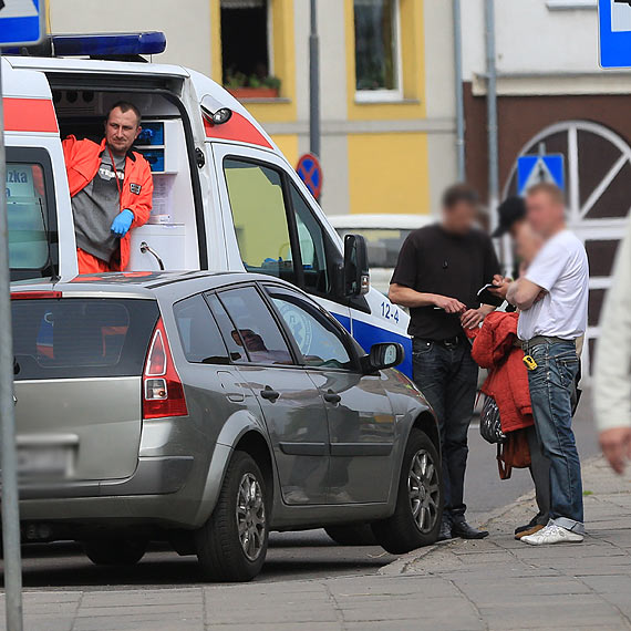 Potrci na pasach starsz kobiet. Nigdy nie mia prawka