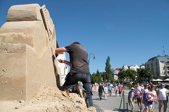 Nowa rzeba powstaje na promenadzie. Tym razem to wiatrak z piasku