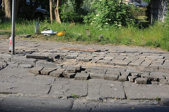 Czytelnik: Ciki sprzt zdemolowa chodnik przy Kotaja! Kto za to odpowie?!