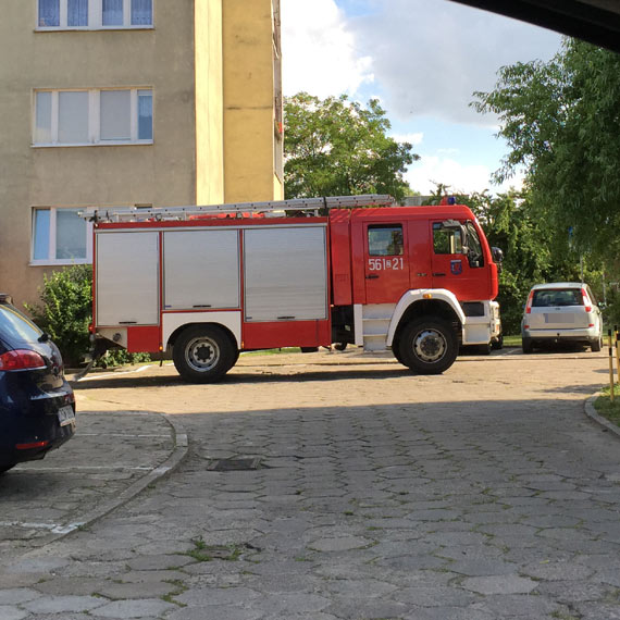 Zostawia garnek na gazie i posza na spacer