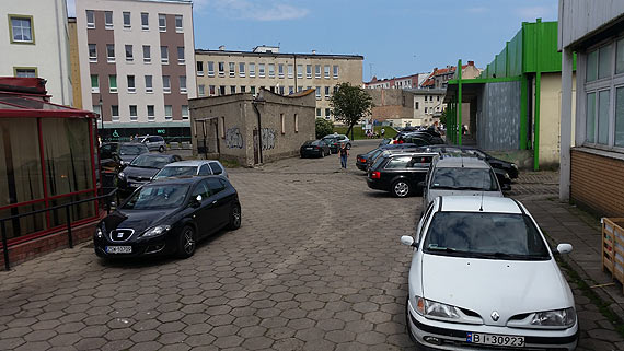 Pracownicy Polo Marketu nie mog si doczeka parkingu przy… Galerii Corso!