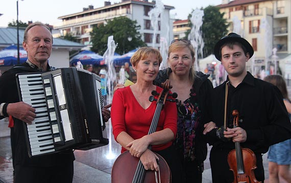 Muzycy z Ukrainy porwali promenadow publiczno