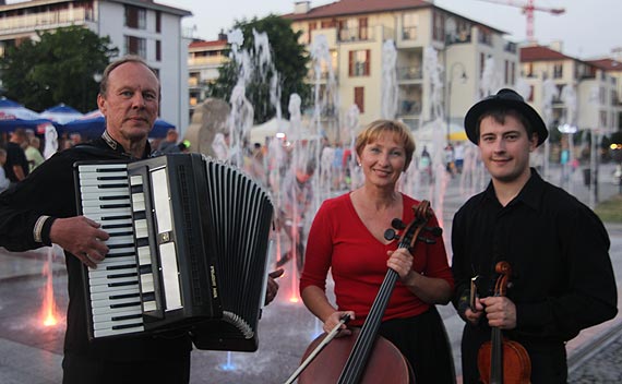 Muzycy z Ukrainy porwali promenadow publiczno