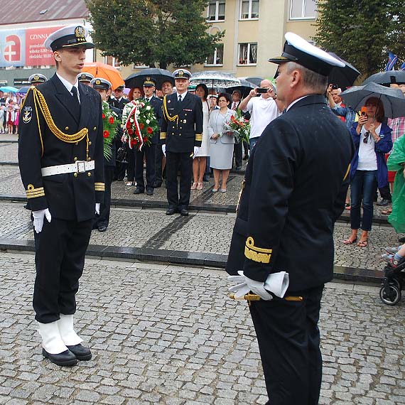 wito Wojska Polskiego w skwarze