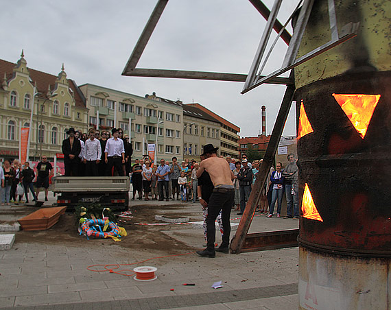 Ceremonia pogrzebowa na Placu Wolnoci! Pogrzebali wysp, nasz wysp! Zobacz film!