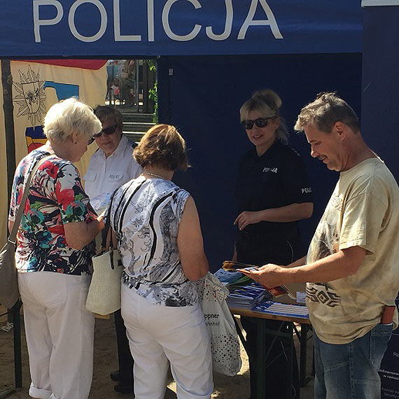 winoujscy policjanci na festynie prewencyjnym "U ssiada bezpiecznie" w Ahlbecku