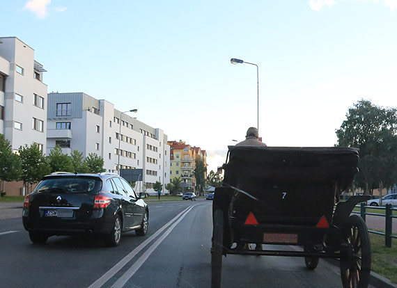 Chcesz wyprzedzi bryczk? Uwaaj, moesz dosta nawet 5 punktw i 200z mandatu!