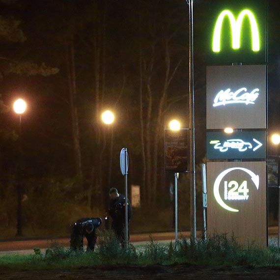 Okradziono restauracj McDonald’s. Ludzie zbierali garciami pienidze na ulicy