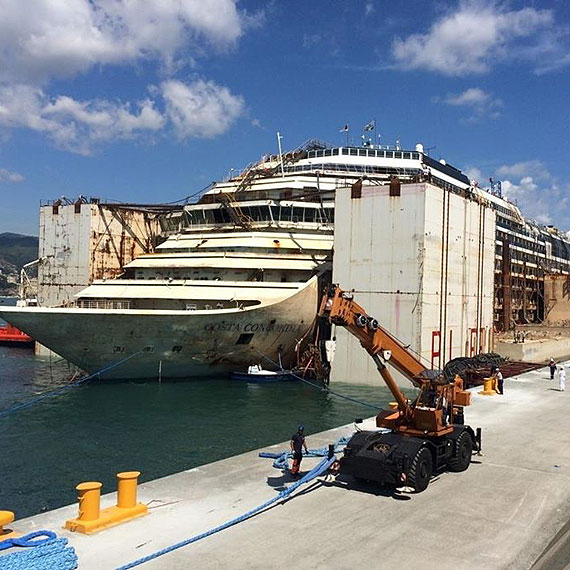 Jacek Neptun na tropie wraku statku Costa Concordia