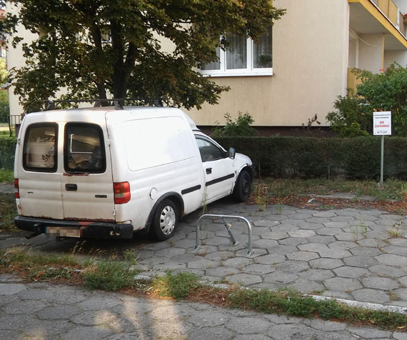 Czytelnik: Niech waciciel opla w kocu si ogarnie i przestawi auto