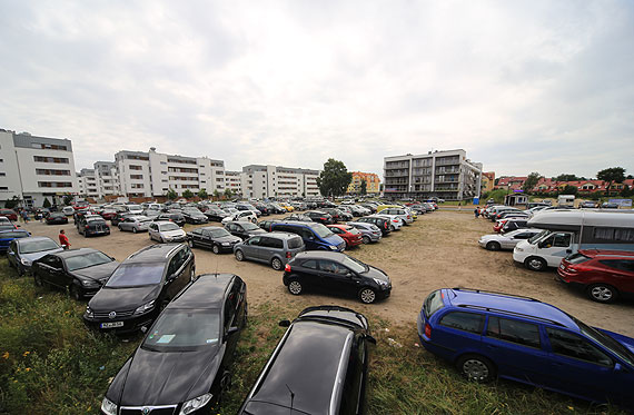 Czytelnik: Czy komu tu brakuje zdrowego rozsdku? Parkingowy chaos w miecie trwa    