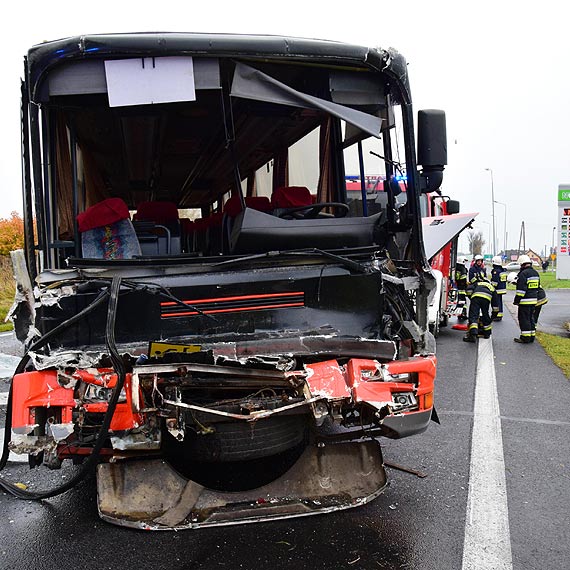 Wolin: Wypadek autobusu z dziemi. 5 osb rannych. Zobacz film!