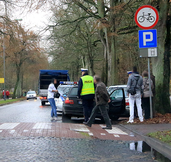 Kolizja na Wojska Polskiego. Subaru wyjechao wprost pod nadjedajce bmw!