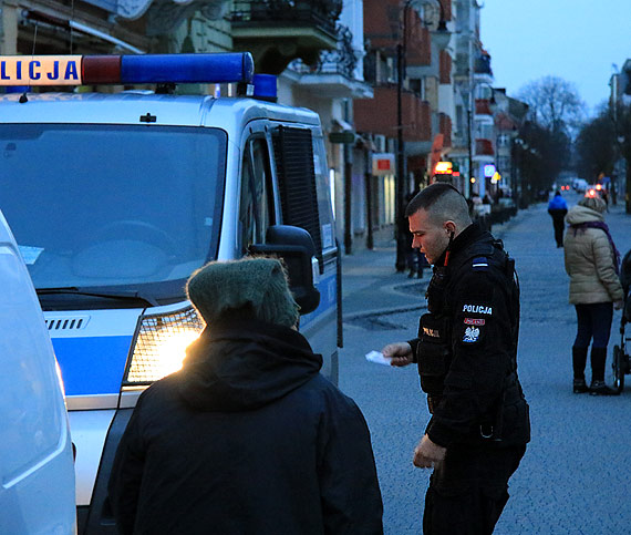 Policjanci w akcji! Tym razem api kierowcw na deptaku!