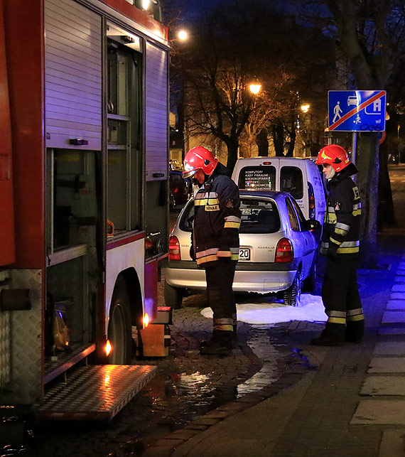 Z niemieckiego samochodu wycieko paliwo! Straacy zabezpieczyli rozlew!