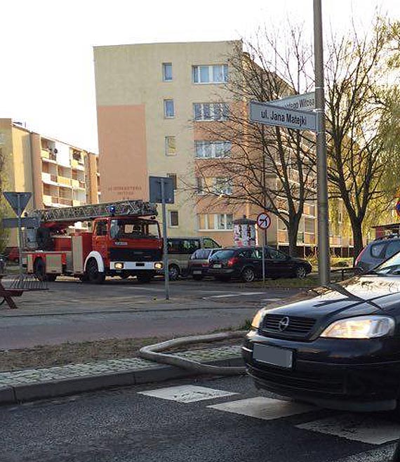 Poar w bloku na Matejki. Pali si zsyp