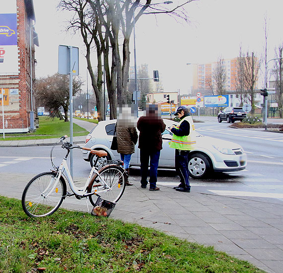 Potrcenie rowerzystki na skrzyowaniu ulicy Grunwaldzkiej z Karsiborsk