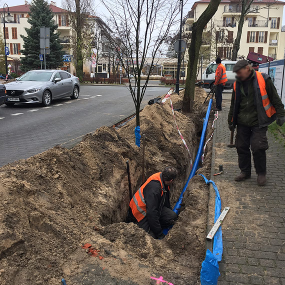 Czytelnik: Nowa promenada rozkopana. Kad grube kable energetyczne w kierunku wydm