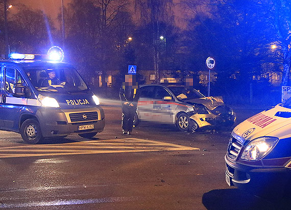 Powana kolizja na skrzyowaniu Woliskiej z Ludzi Morza. Jedna osoba trafia do szpitala