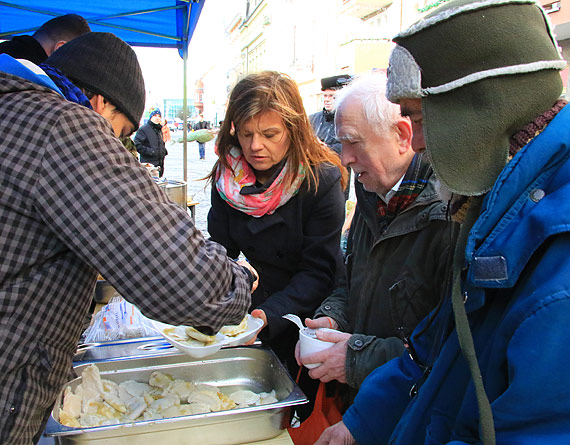 Rozdali potrzebujcym ponad 4000 pierogw! To ju szsta wigilia na deptaku!