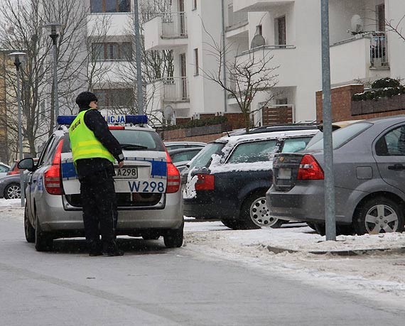 Zamknity chevrolet z odpalonym silnikiem buczy na Platanie od kilkunastu godzin! Co si stao z wacicielem? Zobacz film!