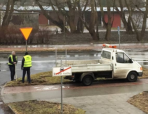 Czytelnik: Po waszej interwencji wymieniono felerny znak drogowy A-7!