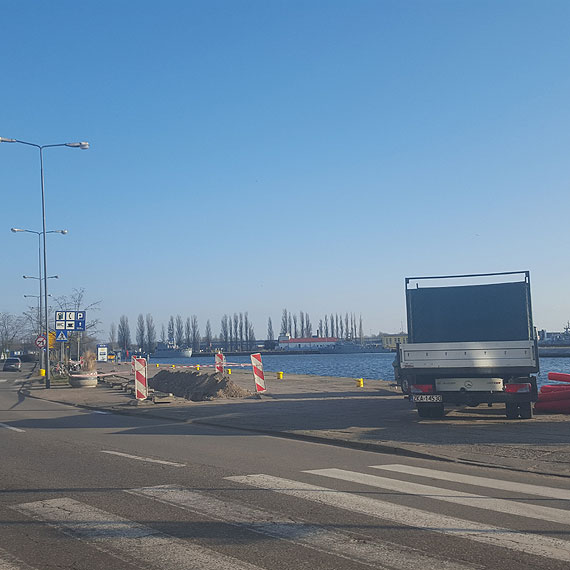 Wykopy na Wybrzeu Wadysawa IV. Doprowadzaj zasilanie do Baltic Park Molo